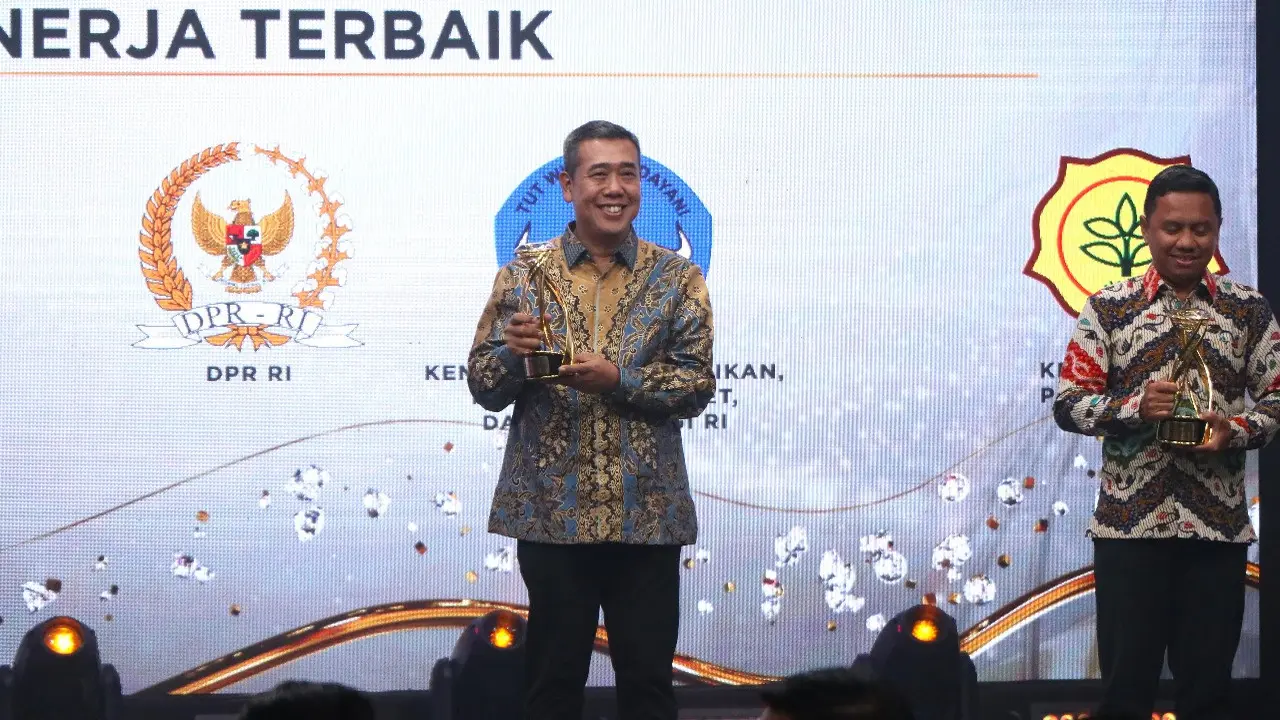 Kementerian Pendidikan, Kebudayaan, Riset, dan Teknologi (Kemendikbudristek) berhasil meraih tiga penghargaan dari Kementerian dan Lembaga Awards 2024.