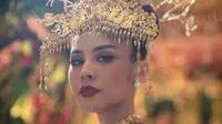 5 bulan menikahi Rasyid Rajasa, sosok Adara Taista dikenal sebagai perempuan yang cantiknya khas Indonesia. (Sumber foto: adarataista/instagram)