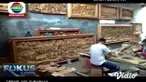 Seiring makin banyaknya warga di Bojonegoro yang mendalami ajaran agama Islam, kegemaran mengoleksi karya kaligrafi dari bahan kayu jati makin tinggi peminatnya.