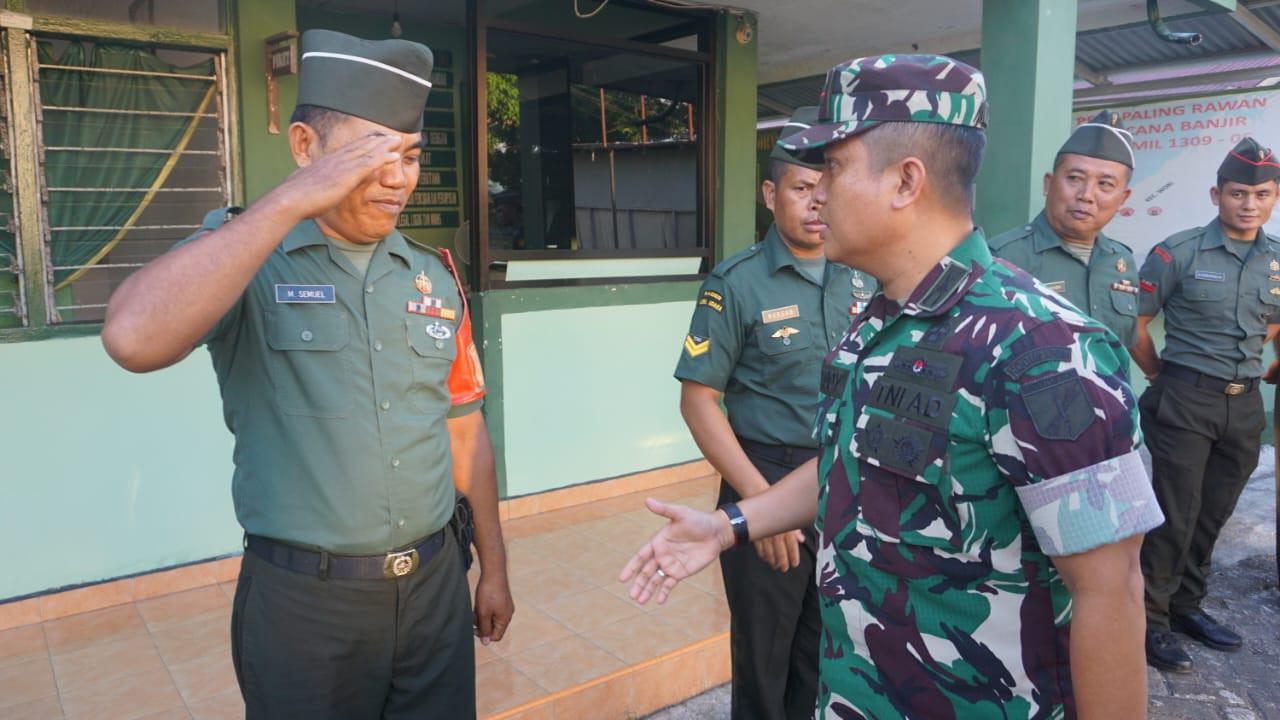 Dandim 1309/Manado menginstruksikan Babinsa jajaran Kodim 1309/Manado agar tetap siaga dengan terus melaksanakan monitoring wilayah.