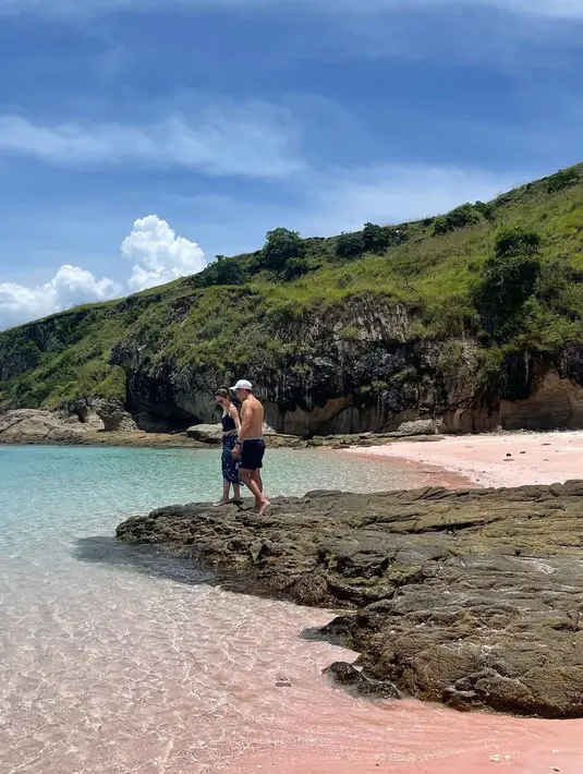 Jullie Estelle dan David Tjiptobiantoro (Instagram/julstelle)