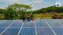 Studi BloombergNEF dan IESR menyebutkan, dalam jangka pendek energi surya perlu sekitar 18 GW untuk mencapai target bauran energi terbarukan 23 persen pada 2025 dengan nilai investasi USD 14,1 miliar. (merdeka.com/Arie Basuki)