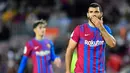 Pada awal musim 2021/2022 ia memutuskan bergabung dengan Barcelona untuk bermain bareng sobat karibnya di Timnas Argentina, Lionel Messi. Ketika akhirnya La Pulga justru hengkang ke PSG, ia tak lagi bersemangat dan bergairah di Barcelona. (AFP/Pau Barrena)