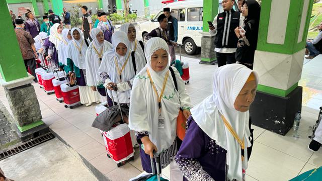 Jemaah Calhaj Embarkasi Solo