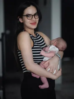 Intip gaya Steffi Zamora nikmati momen jadi ibu dengan tampilan kasual (@steffizamoraaa)