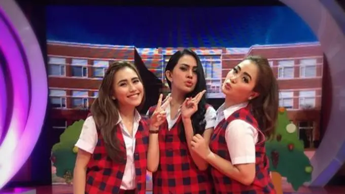 [Bintang] AyuTing Ting, Kartika Putri dan Vega Darwanti 