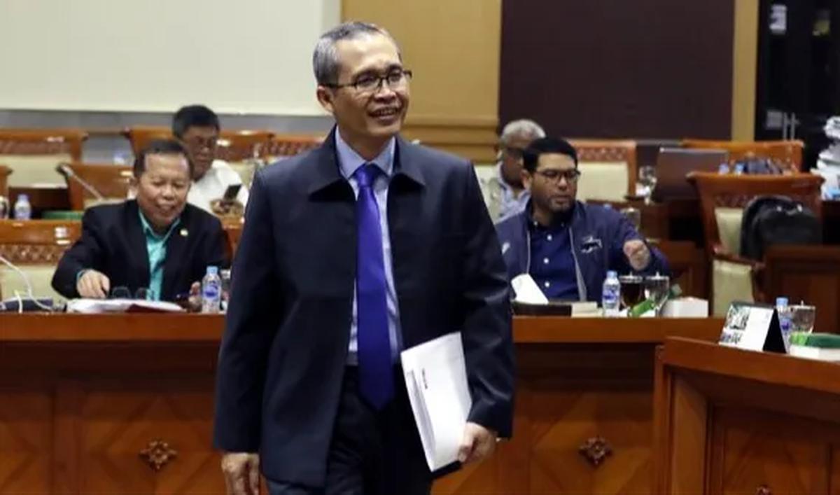 Menurut Adi, seharusnya sejak awal KPK membuat tim koneksitas dengan Puspom TNI saat mengetahui adanya prajurit TNI aktif yang terlibat.