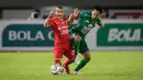 Tim Macan Kemayoran berusaha merespons gol serangan balik itu dengan menyusun serangan rapi. (Bola.com/Bagaskara Lazuardi)