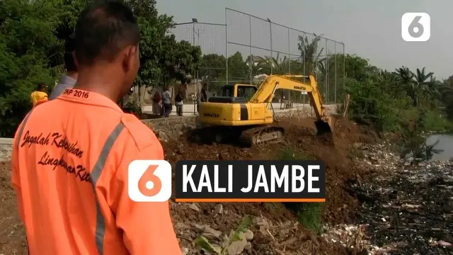 Pemkab Bekasi mulai membersukan sampah di Kali Jambe. Pemkab mengerahkan alat berat dan puluhan petugas kebersihan. Diperlukan waktu selama 3 hari untuk membersihkan sampah di Kali Jambe.