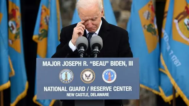 Sehari menjelang dilantik menjadi Presiden Amerika Serikat (AS), Joe Biden meninggalkan Delaware dengan tangis haru. (Photo credit: Jim Watson/AFP)