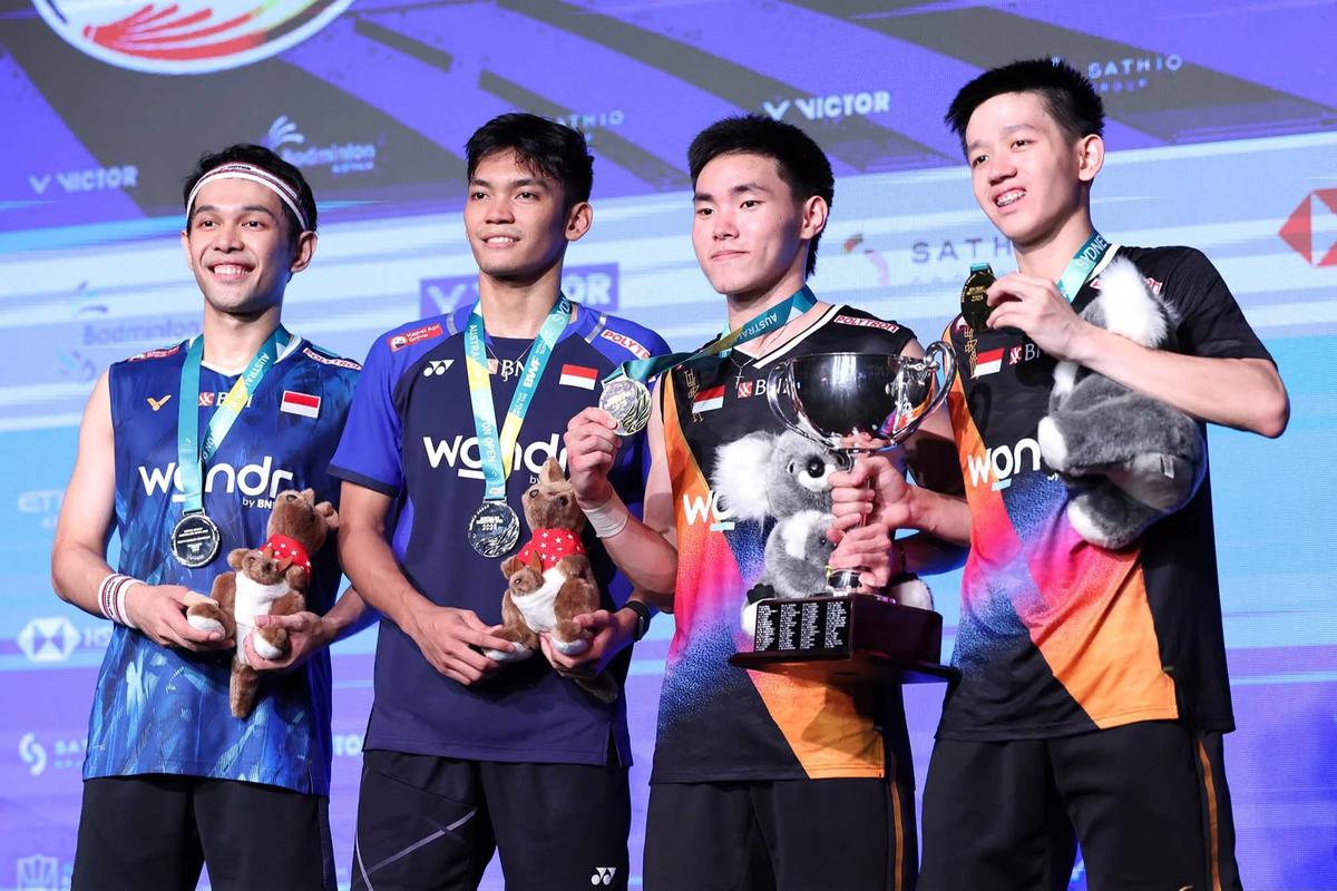 FOTO: Raymond/Joaquin Sabet Gelar Australia Open 2025 di Laga All-Indonesian Final