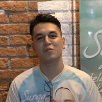 Kevin Julio belum merencanakan liburan akhir tahunnya. Tetapi bulan depan, ia dan mamanya akan nonton konser Coldplay di Australia.