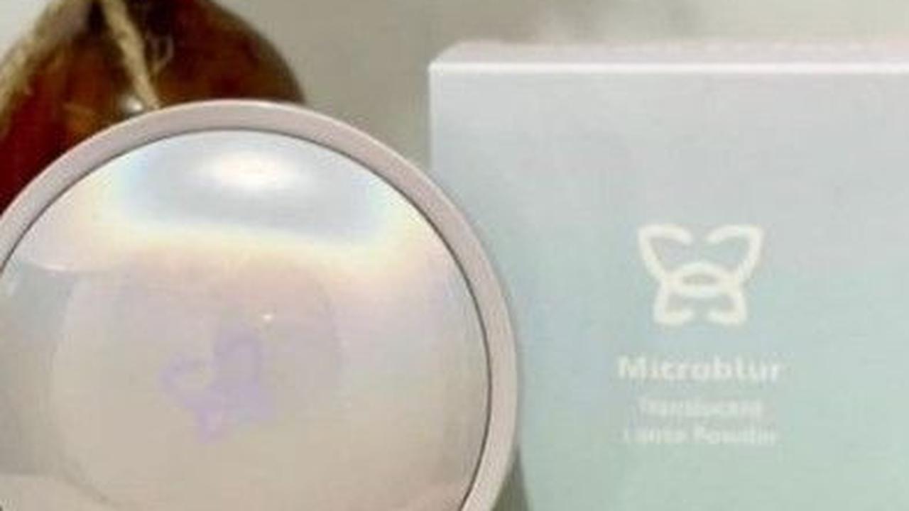 10. Mother of Pearl Microblur Translucent Loose Powder<br>