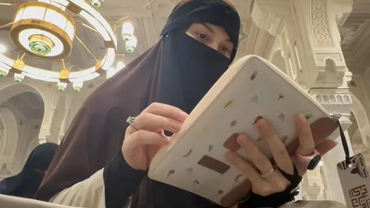 6 Gaya Artis Perempuan Indonesia Jalani Ibadah Haji 2025, Anggun dan Syar'i