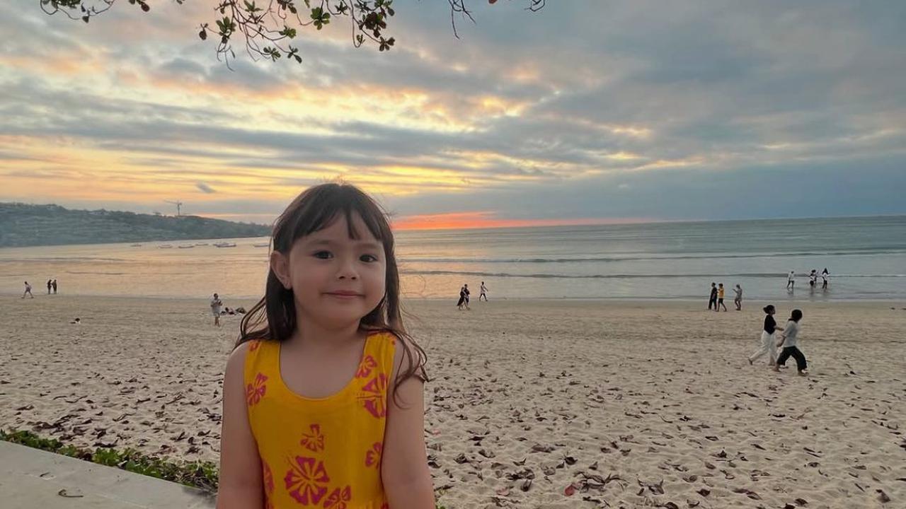Asmirandah Unggah Foto Lawas Sandingkan dengan Anaknya, Benarkah Wajahnya Mirip Sang Papa?