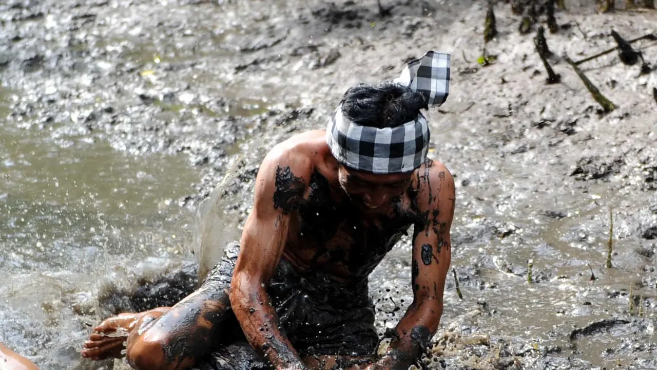 Mandi Lumpur di Bali