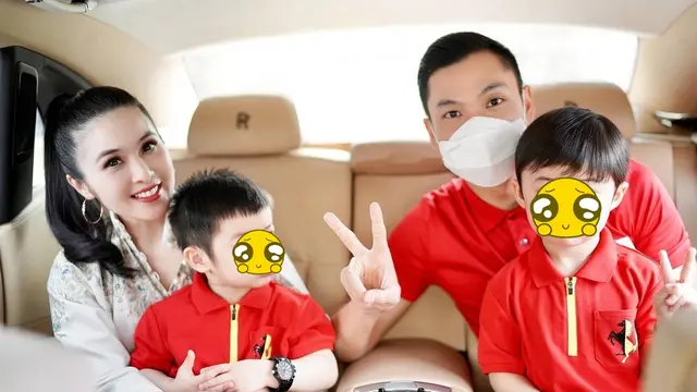 9 Potret Kompak Keluarga Artis Rayakan Imlek 2022, Penuh Kebahagiaan