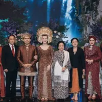 Keluarga politik Megawati, Puan Maharani, hingga Pinka Hapsari saat Hadir Pernikahan Aaliyah Massaid dan Thariq Halilintar. [@thariqhalilintar]