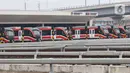 Jajaran rangkaian kereta LRT Jabodebek terpakir di area stabling di depo LRT Jabodebek, Jati Mulya, Bekasi, Jawa Barat, Kamis (6/7/2023). (Liputan6.com/Herman Zakharia)