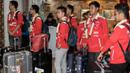 Para pebulutangkis tim Piala Thomas Indonesia saat tiba di Bandara Soekarno-Hatta. Dengan komposisi pemain muda, tim Piala Thomas Indonesia berhasil mencapai final, namun dikalahkan Denmark pada laga puncak. (Bola.com/Vitalis Yogi Trisna)