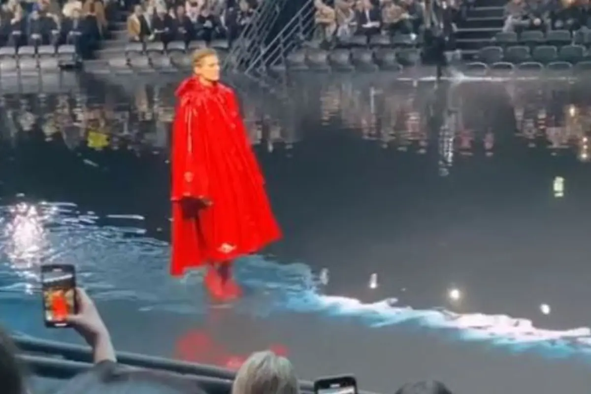 Koleksi Balenciaga di Paris Fashion Week 2020