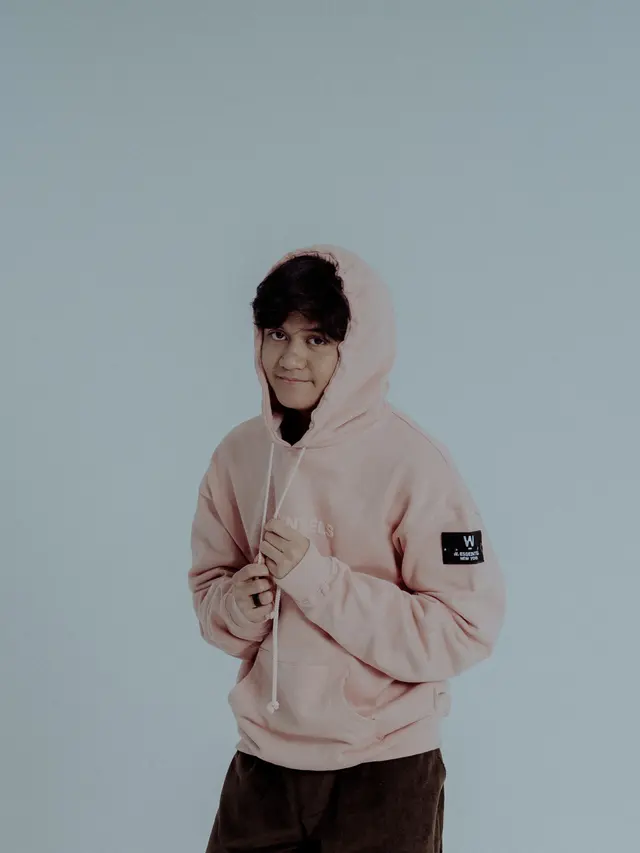 Arash Buana meluncurkan single Anything 4 U. (IST/ Dok. Arash Buana)