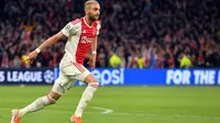 Liverpool santer disebut berada di baris terdepan untuk mendapatkan tanda tangan winger Ajax Amsterdam, Hakim Ziyech. (AFP/EMMANUEL DUNAND)