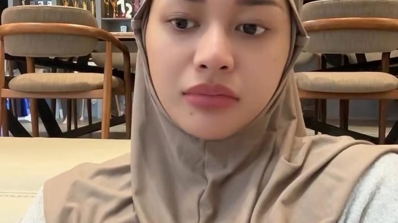 Potret Aurel Hermansyah Ikut Tren 'Hal-Hal Kecil Harus Bohong' Bareng Anang Ini Sukses Curi Perhatian
