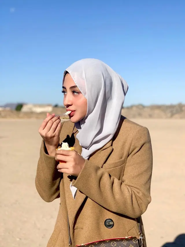 6 Potret Margin Winaya Tunangan Ali Syakieb saat Berhijab, Makin Cantik