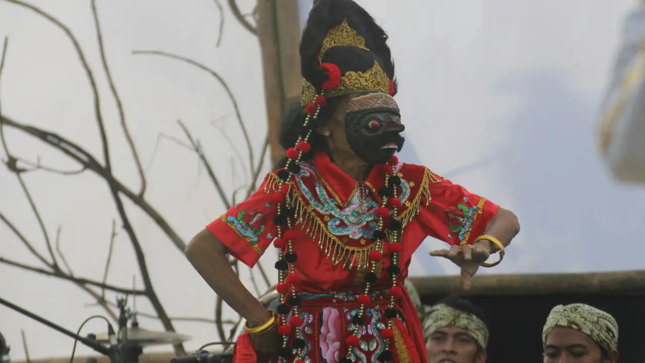 Maestro Tari Topeng Kreyo Terakhir Terpaksa Jadi Tukang Pijat