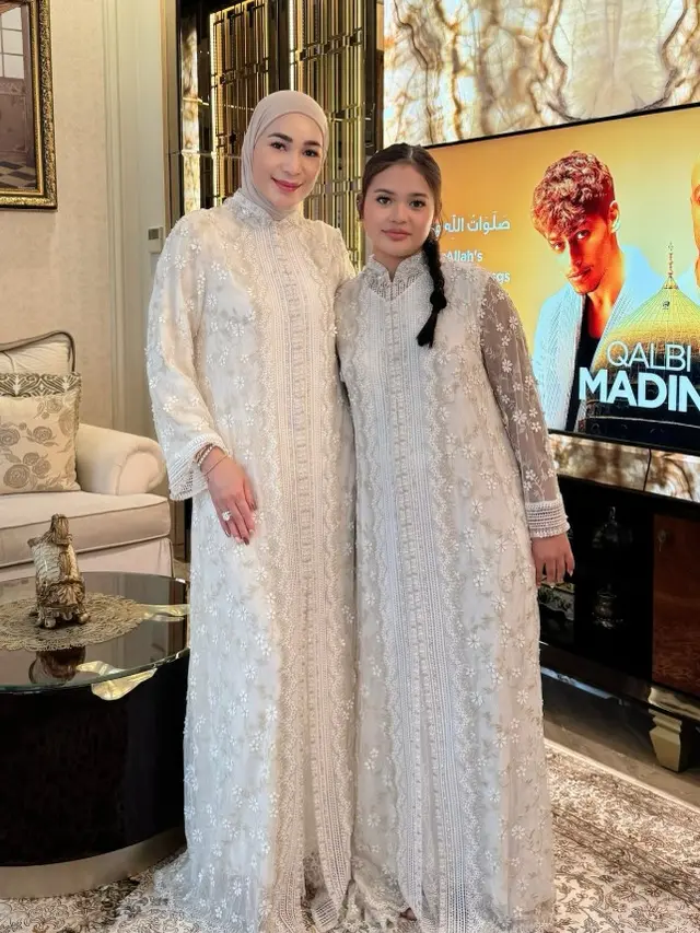 Model Gamis Erin Taulany yang Simpel tapi Berkelas