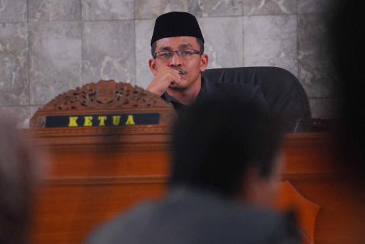 Sidang Aceng ditunda, warga marah-marah di gedung DPRD Garut