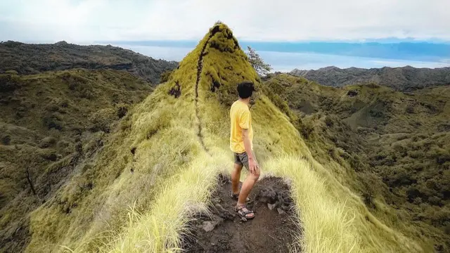 Gunung Tumpeng berlokasi di Girimukti, Sukabumi, Jawa Barat, Indonesia. (Dok: IG @langkahdody https://www.instagram.com/p/CZsmJOVPL5P/?igsh=MWdhcWFqbXY4eWJ3aQ%3D%3D)