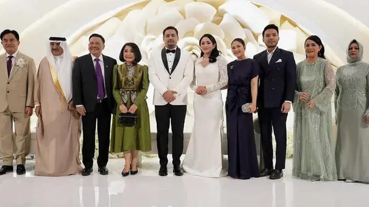 Potret Jessica Mila dan Yakup Hasibuan Kondangan Anak Menteri Yusril Ihza Mahendra, Kompak Pakai Outfit Serba Hitam dan Elegan