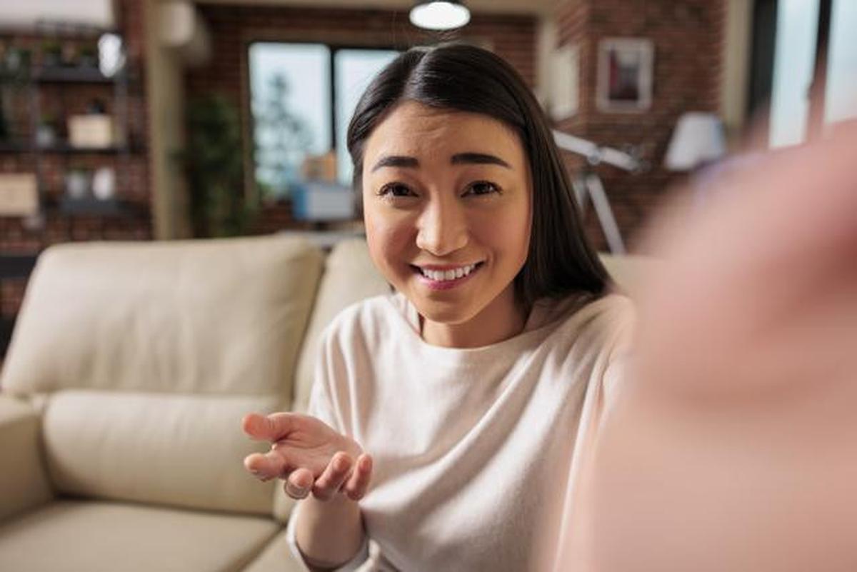 Bicara Sendiri Bukan Tanda Gila, Sains Ungkap Dampaknya bagi Otak dan Mental