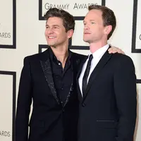 Neil Patrick Harris merayakan ulang tahun pernikahan pertama dengan suaminya, David Burtka, pada hari Minggu (6/9/2016). (Bintang/EPA)