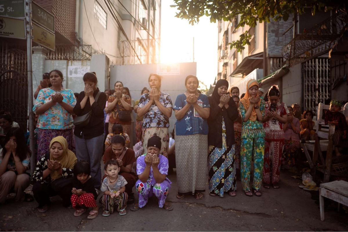 Muslim di Myanmar gelar salat Idulfitri di jalanan