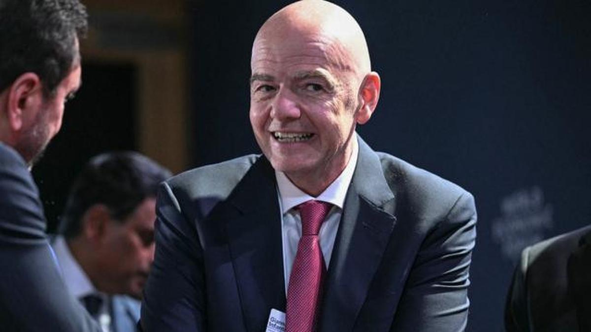 Presiden FIFA Minta Maaf atas Lelucon Murahan tentang Suporter Inggris