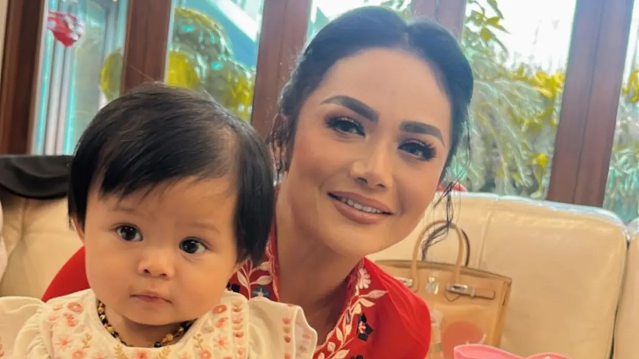 Krisdayanti dan Ameena. (Foto: Dok. Instagram @krisdayantilemos)
