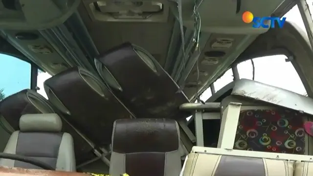 Sabtu sore, 10 Februari 2018, bus pariwisata Premium Passion yang mengangkut rombongan koperasi dari Ciputat, Tangerang Selatan terlibat kecelakaan di Tanjakan Emen.