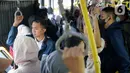 Mereka juga diwajibkan untuk menyerahkan swafoto (selfie) Ketika atau sedang menggunakan transportasi umum. (Liputan6.com/Herman Zakharia)