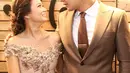 Sebelum membawa keluarga besarnya, Fendy Chow sebelumnya telah melamar Stella Cornelia. Sebuah kejutan diberikan tepat di hari Natal saat acara makan malam bersama orangtua Stella. (Adrian Putra/Bintang.com)