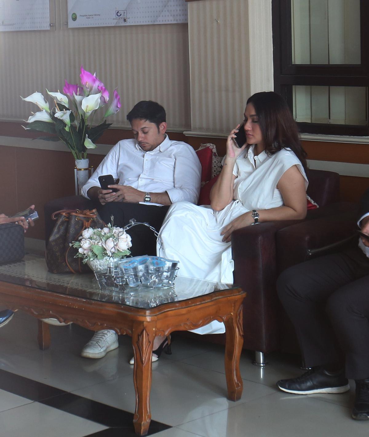 Sebut Tak Sesuai Fakta, Tengku Dewi Kecewa Andrew Andika Spill Penyebab Pisah