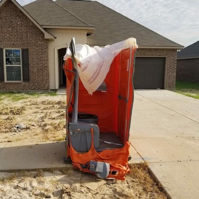 7 Potret Fasilitas Umum Meleleh Kerena Cuaca Panas Ini Bikin Ngeri