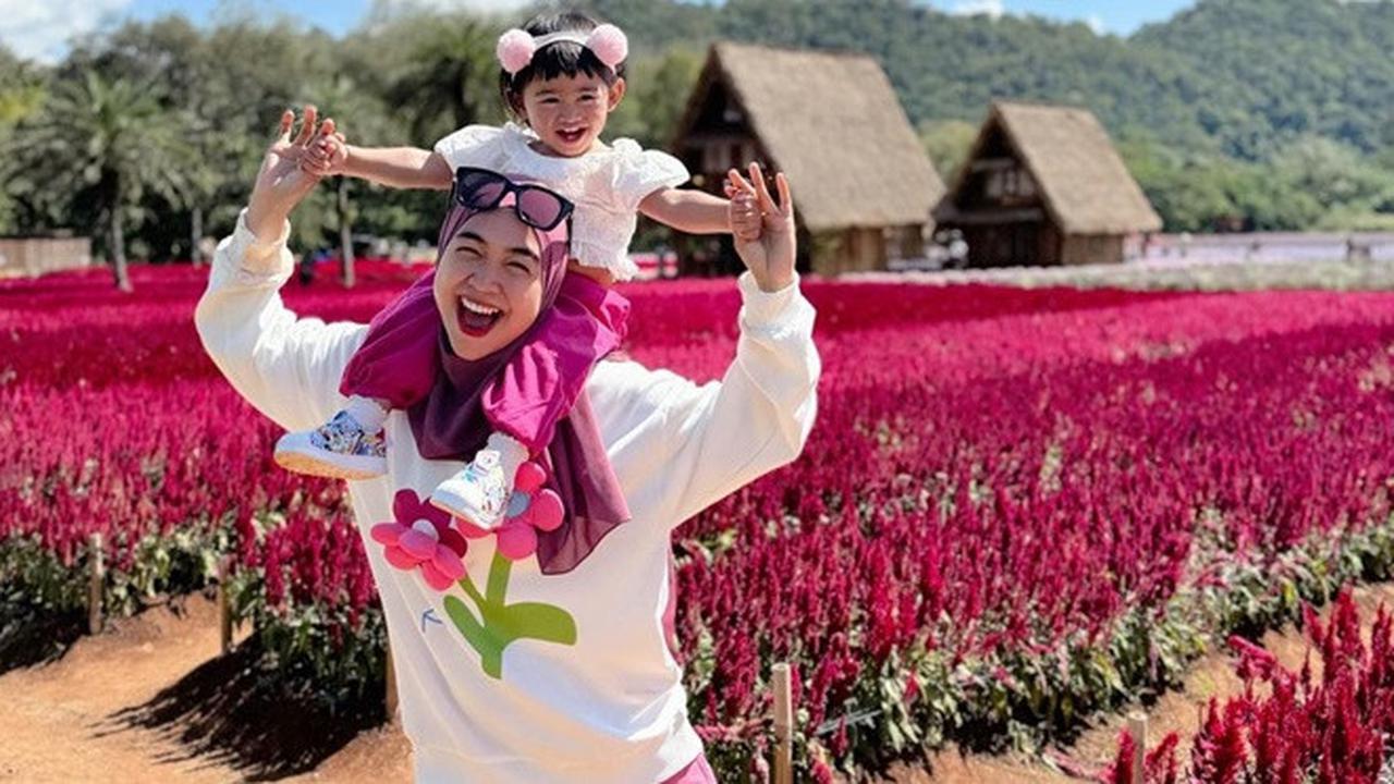 7 Potret Ria Ricis Ajak Moana Liburan di Thailand, Seru Banget