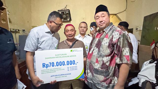 Keluarga almarhum driver ojol (ojek online) yang dilindas barracuda Brimob, Affan Kurniawan.