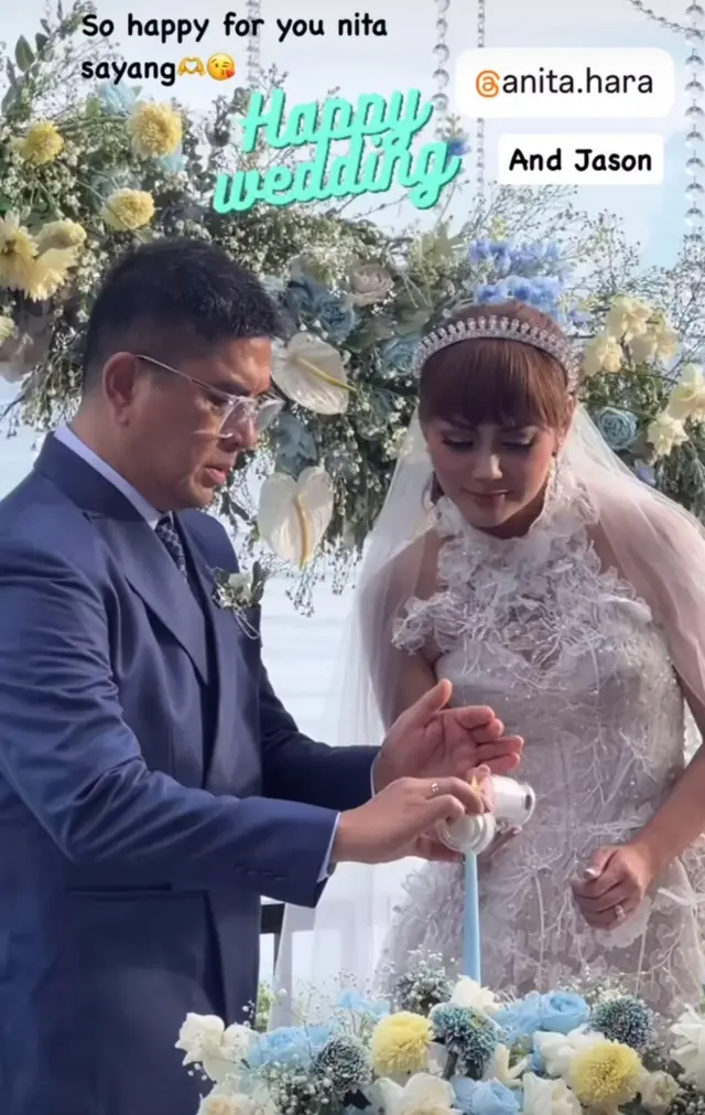 12 tahun menjanda, kini nikah lagi di usia 44 tahun, 8 potret pernikahan Anita Hara 'Arisan Brondong'