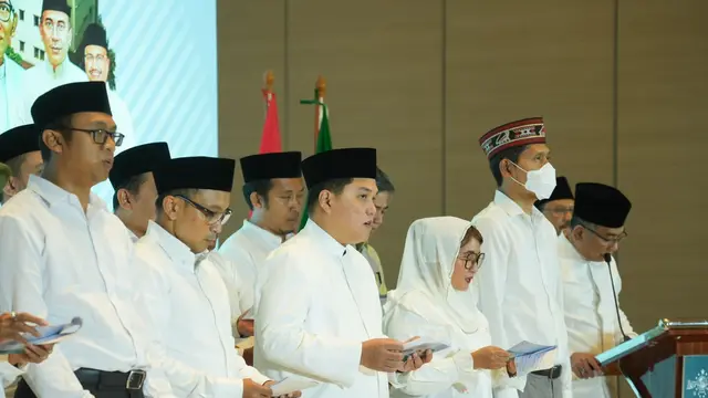 Ketua Umum NU Yahya Cholil Staquf mengangkat Menteri Badan Usaha Milik Negara (BUMN), Erick Thohir menjadi Ketua Lembaga Kajian dan Pengembangan Sumber Daya Manusia (Lakpesdam) Nahdlatul Ulama (NU). (Dok BUMN)