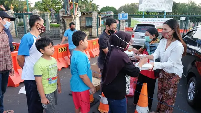 PPMTI bersama Diah Ayu Lestari memberikan bantuan