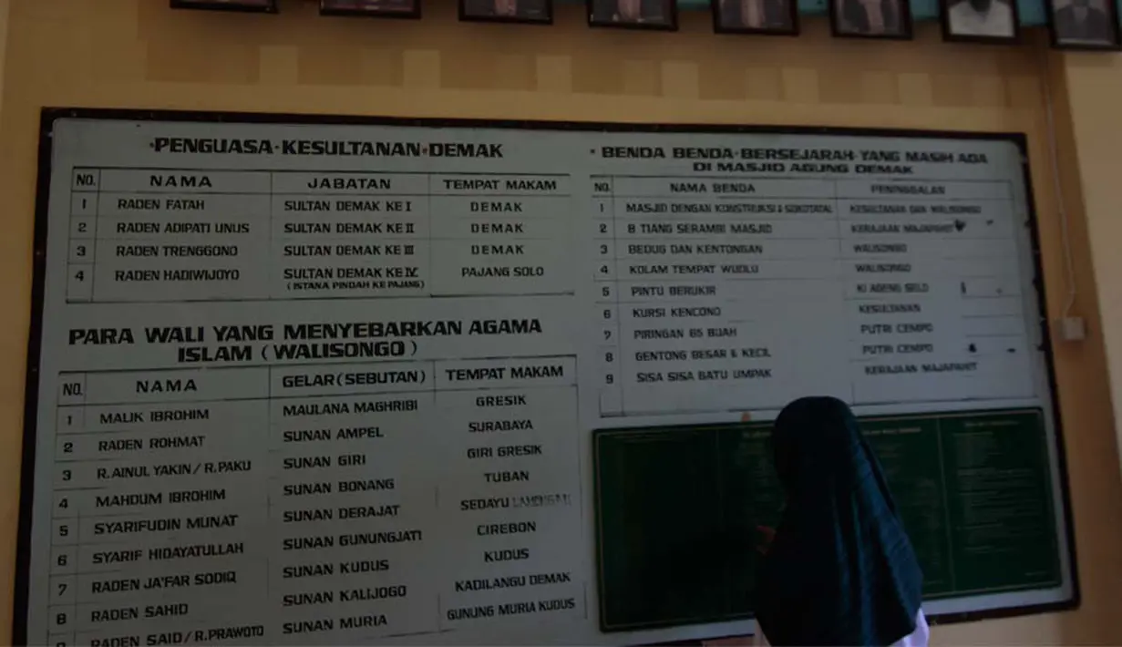 Dalam salah satu ruangan terdapat silsilah pemimpin wilayah Demak sejak   pertama kali kerajaan Demak berdiri (Liputan6.com/Isna Setyanova)